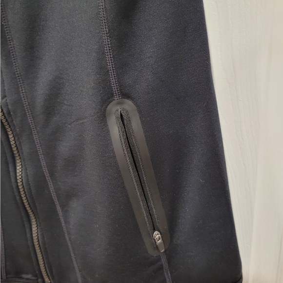 Fabletics Fitted Black Vest - Picture 5 of 6